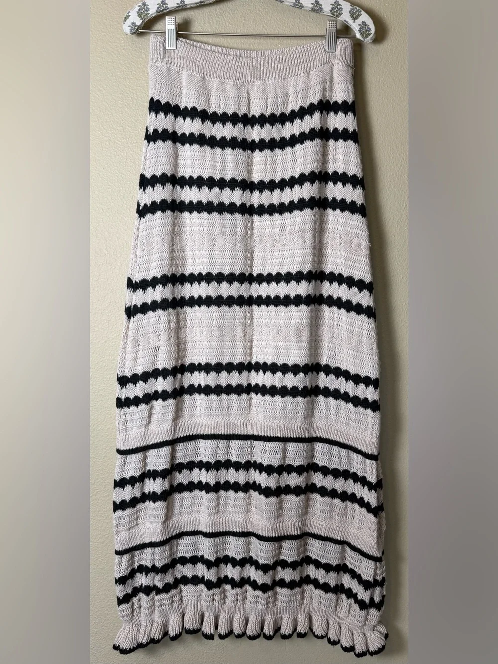 Solitaire Boho Knit Striped Midi Skirt Large Cream Black Ruffle Hem Crochet